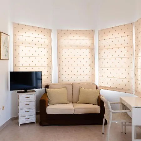 Homeforguest Con Piscina A 50m Del Mar En La Caleta Apartment *