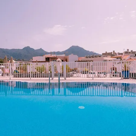 Homeforguest Con Piscina A 50m Del Mar En La Caleta Lägenhet