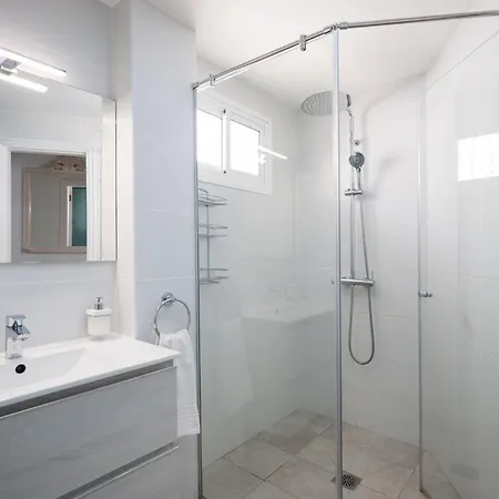 Homeforguest Con Piscina A 50m Del Mar En La Caleta Apartment *